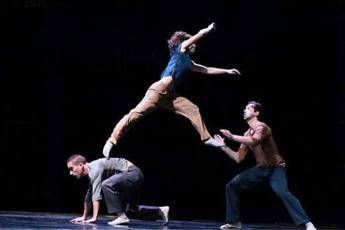 Il duo Matteini-Broeckx in 'Empty Floor' Il duo Matteini-Broeckx in 'Empty Floor'